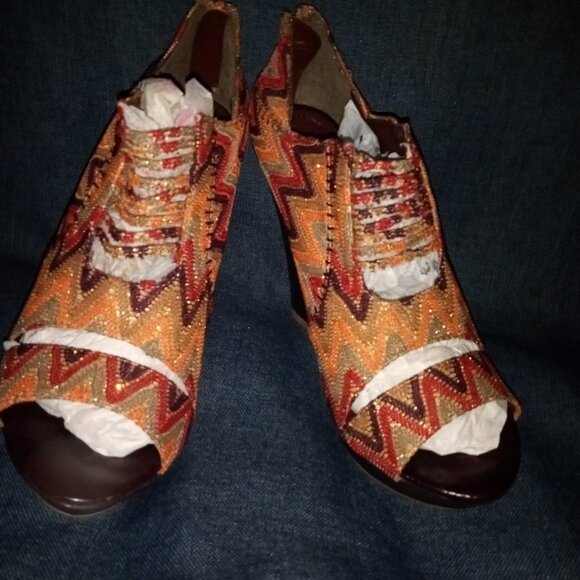 Mona Mia " EVERYTHING AZTEC " Multi Color Wedge (BRAND NEW !!!!!!!!!!!! - Picture 1 of 5